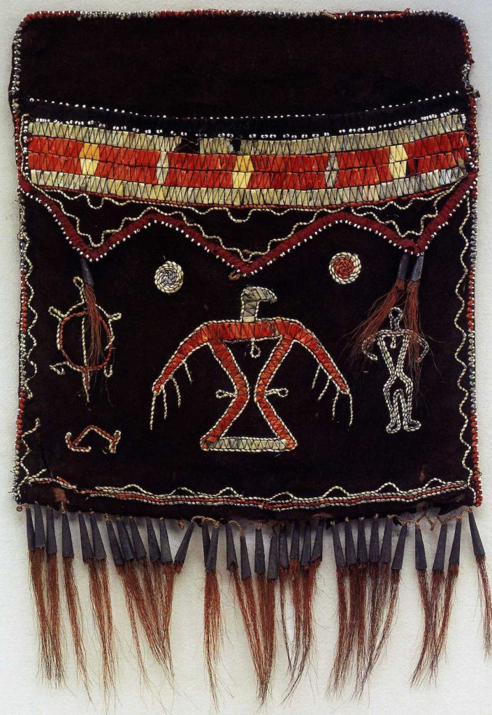 A picture of a museum piece of a leather Anishinaabe shoulder bag 1860s